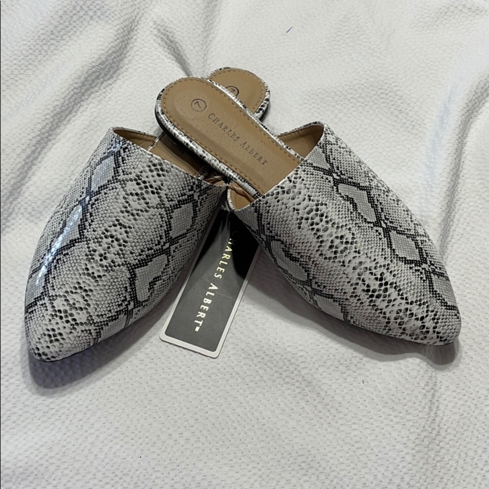 CHARLES ALBERT snake flats loafers slip on size 7